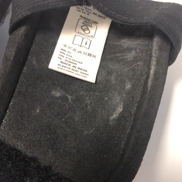 Mitre Junior Shin Guards - Picture 7 of 11